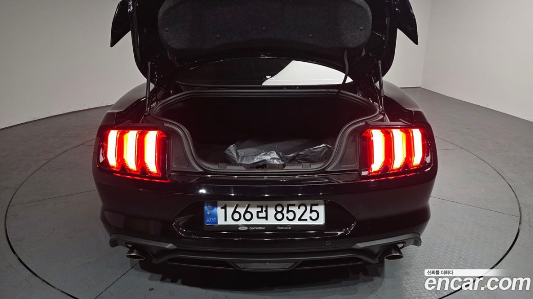 Ford Mustang Coupe, 2022