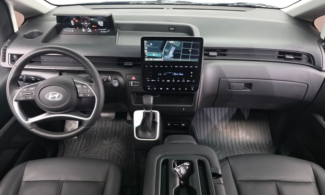 Hyundai Staria Tourer 9-Seater, 2025