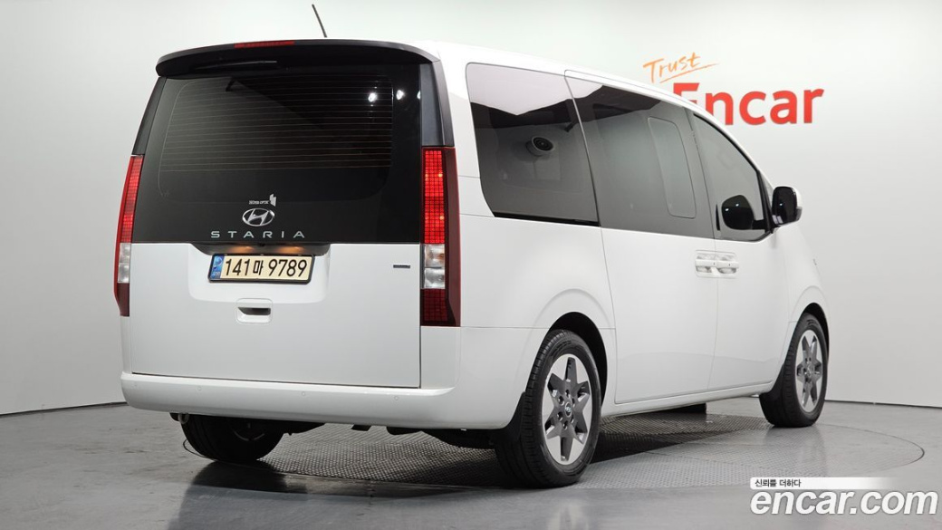 Hyundai Staria 4WD Tourer 9-Seater, 2023