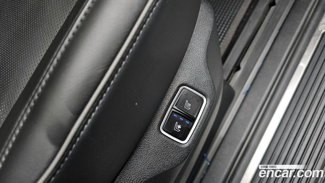 Hyundai Staria 4WD Lounge 9-Seater, 2025