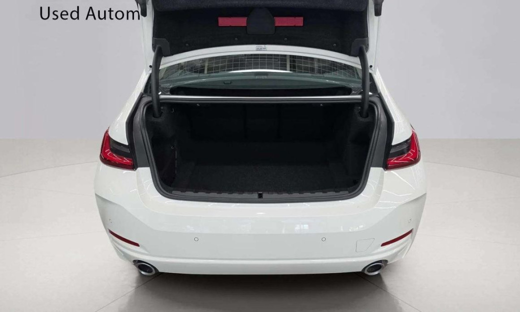 BMW 3-Series 320i, 2025