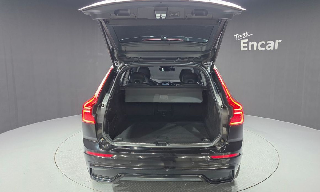 Volvo XC60 B6 R-Design, 2022