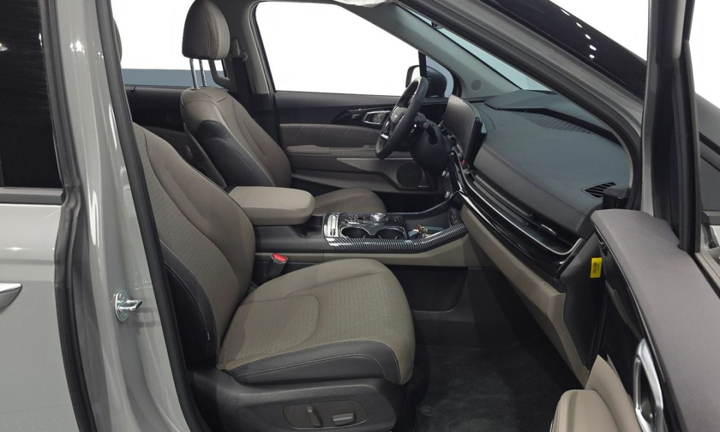 Kia Carnival 9-Seater Gravity, 2025