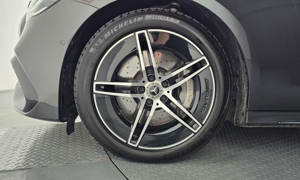 Mercedes-Benz E-Class E300 4MATIC AMG Line, 2024