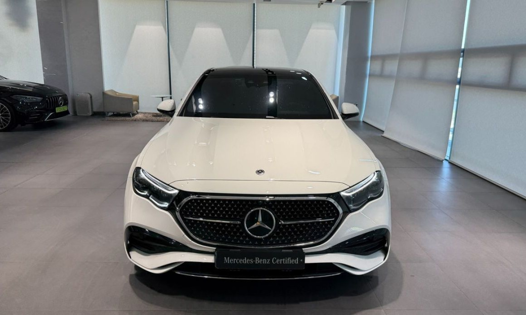 Mercedes-Benz E-Class E300 4MATIC AMG Line, 2025