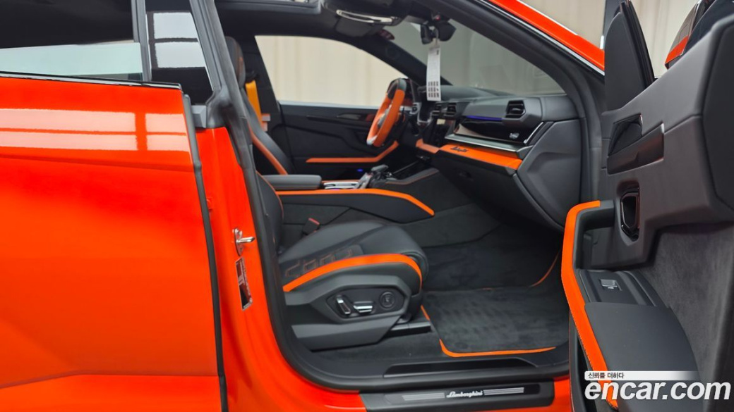 Lamborghini Urus 4.0 V8 SE, 2025