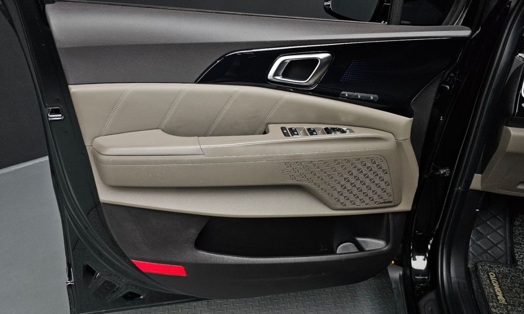 Kia Carnival 9-Seater Gravity, 2025