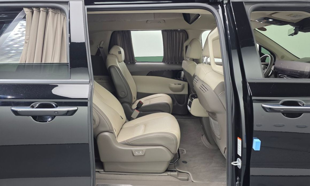 Kia Carnival 9-Seater Hi Limousine, 2025