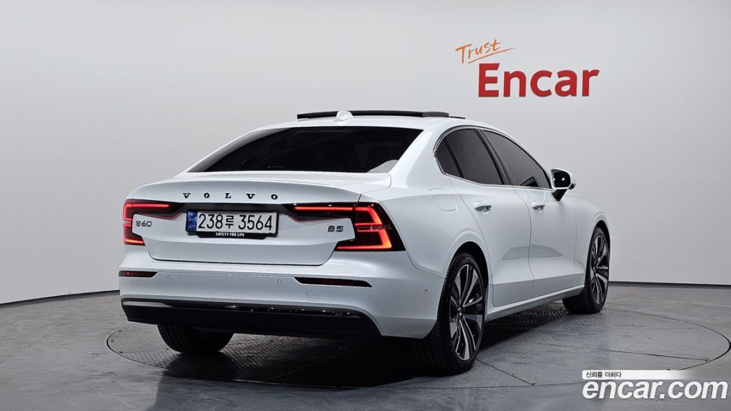 Volvo S60 B5 Ultimate Bright, 2024