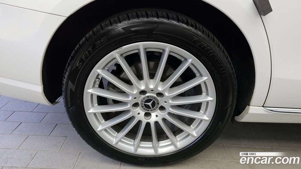 Mercedes-Benz E-Class E220d 4MATIC Exclusive, 2023