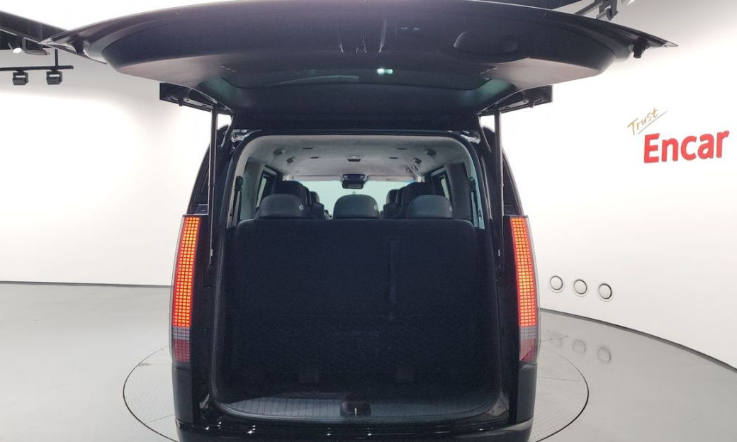 Hyundai Staria Lounge 9-Seater, 2025