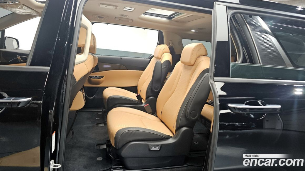 Kia Carnival 9-Seater Signature, 2023