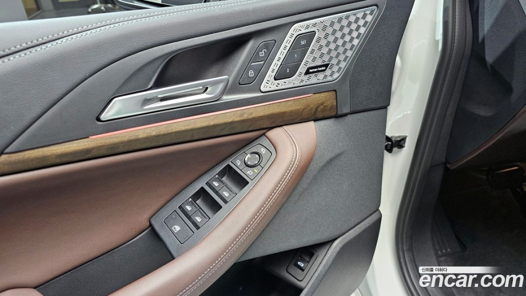 BMW 2-Series 220i Luxury, 2024