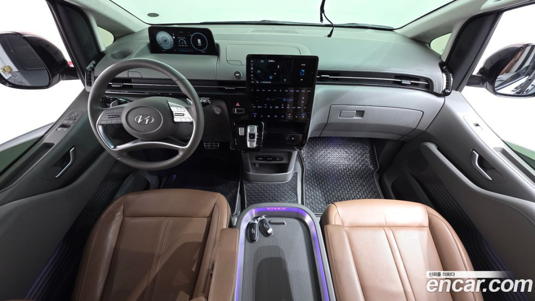 Hyundai Staria Lounge 9-Seater, 2022