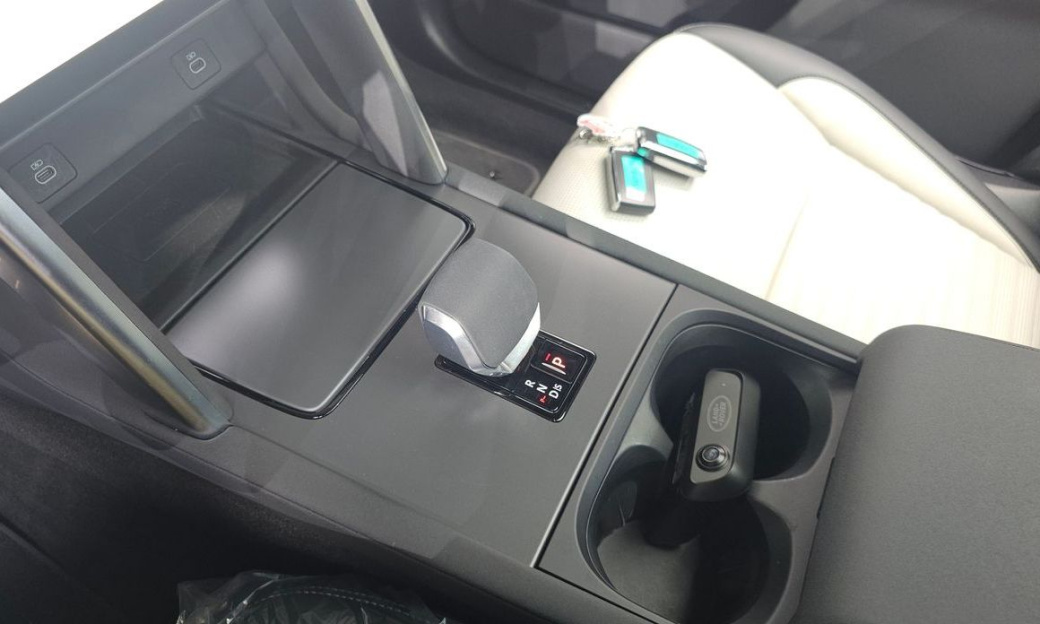 Land Rover Discovery Sport P250 Dynamic SE, 2024