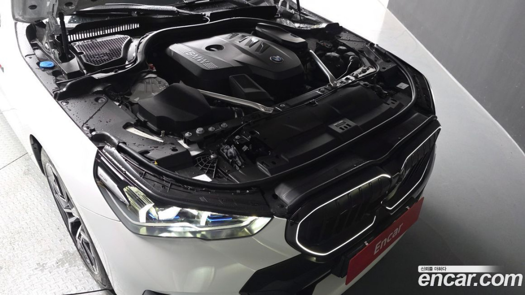 BMW 5-Series 520i M Sport, 2025