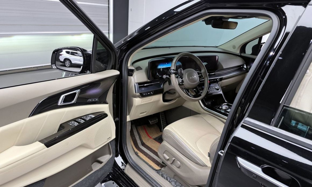 Kia Carnival 9-Seater Hi-Limousine, 2022