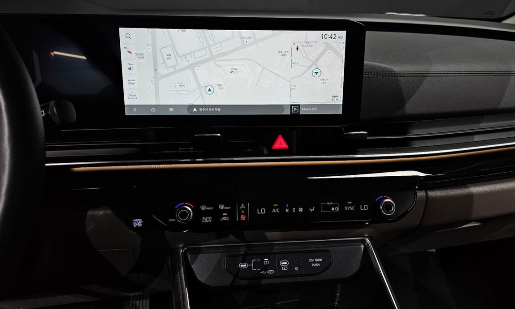 Kia Carnival 9-Seater Signature, 2025