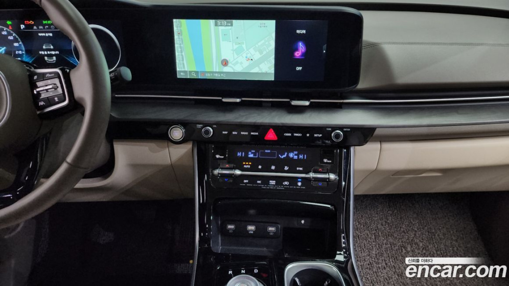 Kia Carnival 7-Seater Signature, 2023