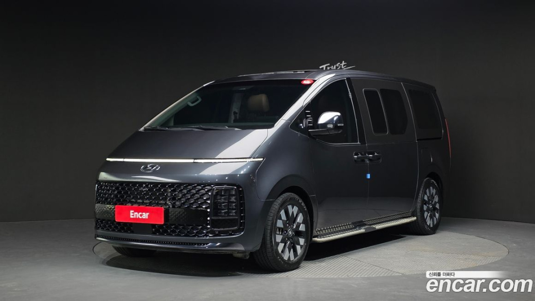 Hyundai Staria Lounge 9-Seater, 2023