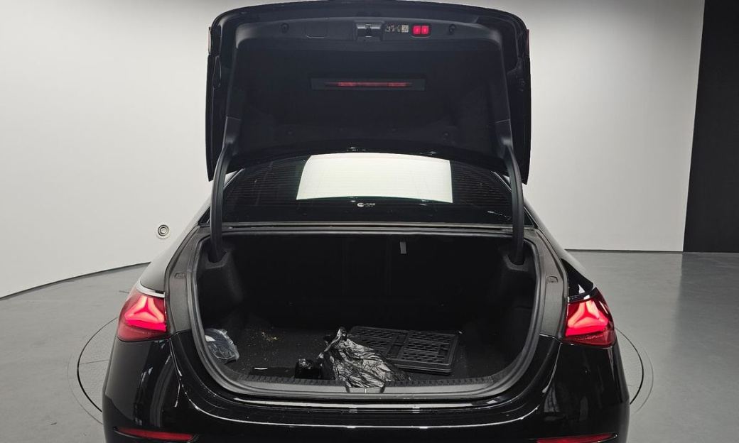 Mercedes-Benz E-Class E220d 4MATIC Exclusive, 2024
