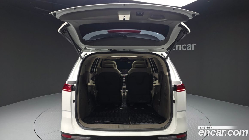 Kia Carnival 7-Seater Signature, 2023