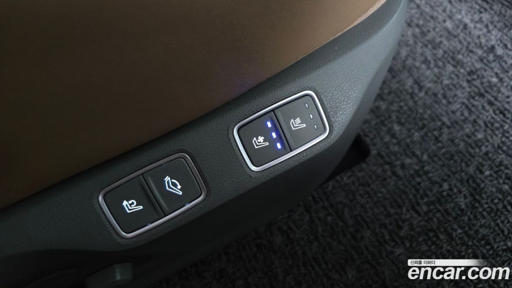 Hyundai Staria 4WD Lounge 7-Seater, 2023