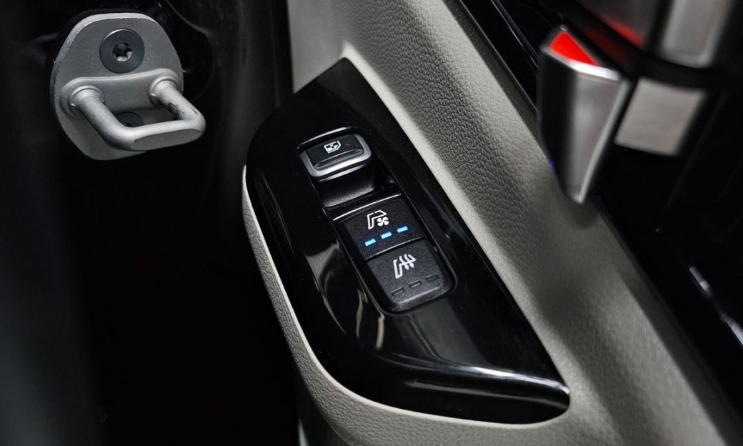 Kia Carnival 9-Seater Signature, 2023