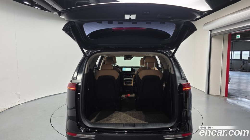 Kia Carnival 9-Seater Signature, 2023