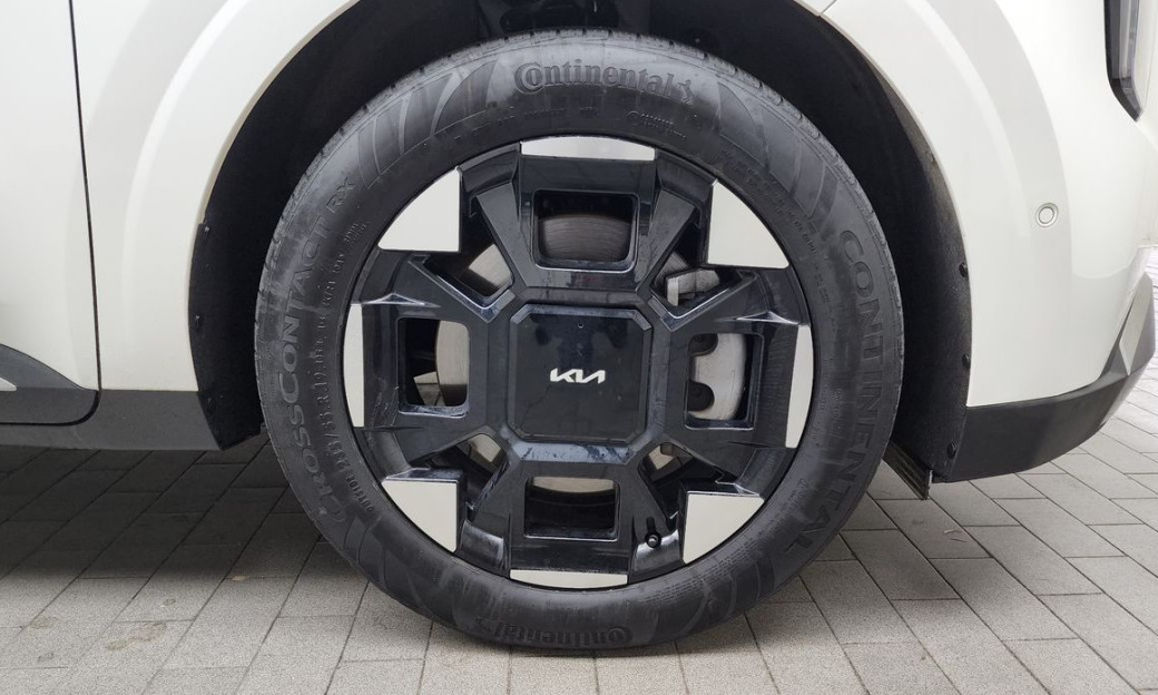Kia Carnival 9-Seater Signature, 2024