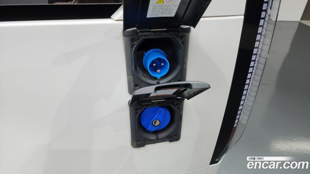 Hyundai Staria 2WD Camping Car, 2024