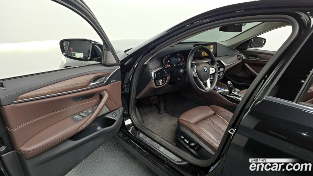 BMW 5-Series 530i xDrive Luxury, 2023