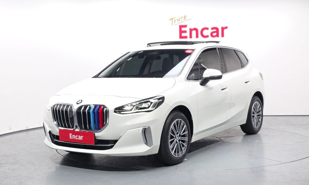 BMW 2-Series 220i Luxury, 2025