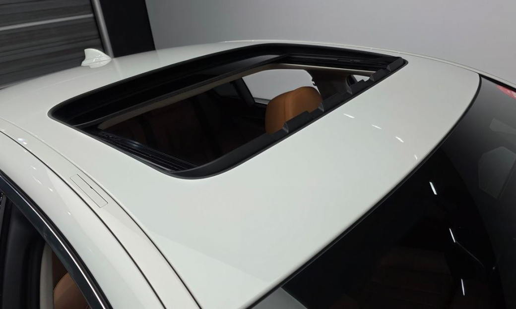 BMW 5-Series 520i Luxury, 2023