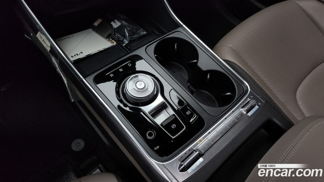 Kia Carnival 9-Seater Signature, 2024