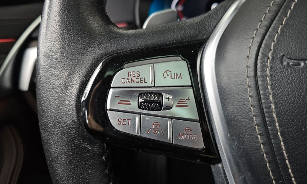 BMW 5-Series 530i Luxury, 2022