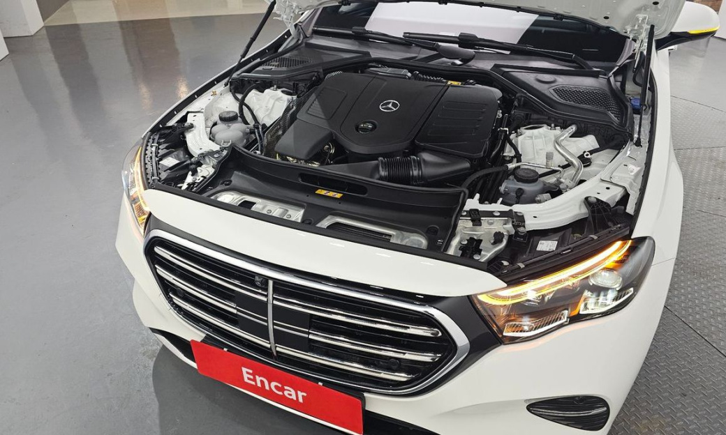 Mercedes-Benz E-Class E300 4MATIC Exclusive, 2025