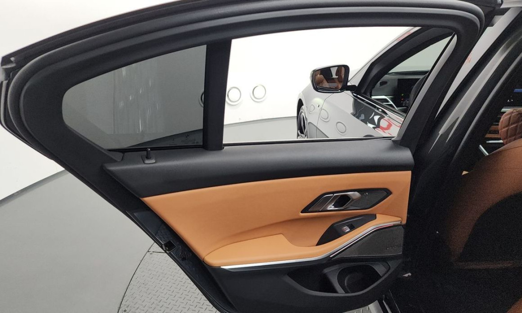 BMW 3-Series 320i M Sport, 2025