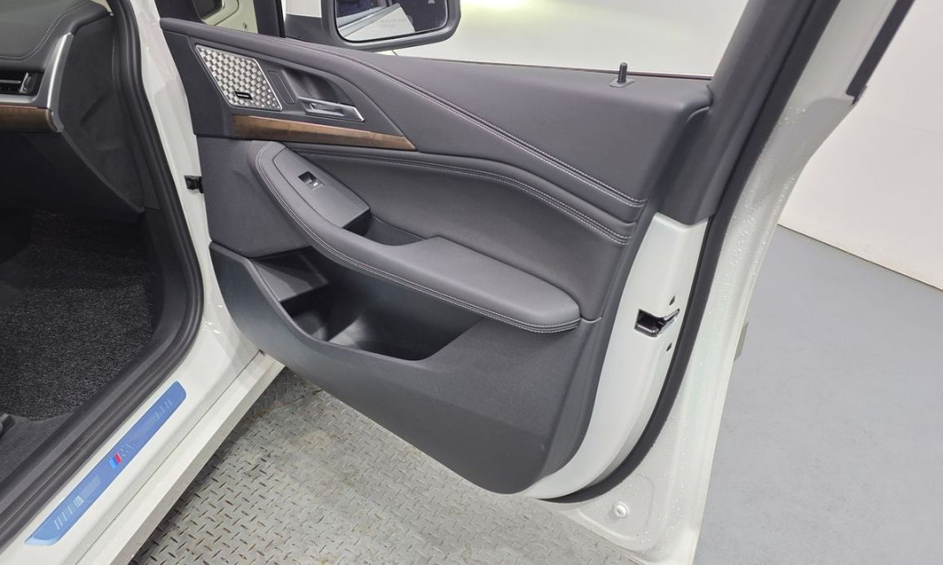 BMW 2-Series 220i Luxury, 2023