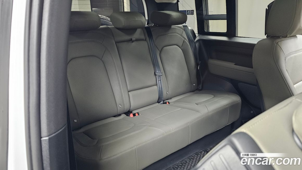 Land Rover Defender 90 D250 SE, 2023
