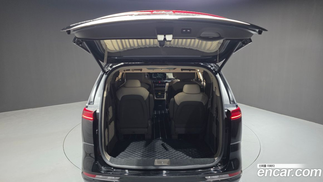 Kia Carnival 9-Seater Hi-Limousine, 2023