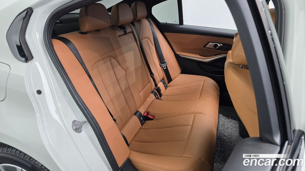 BMW 3-Series 320i, 2024