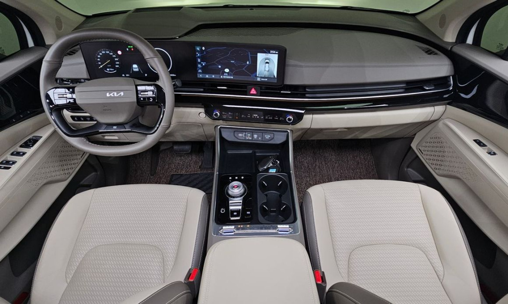 Kia Carnival 7-Seater Gravity, 2025