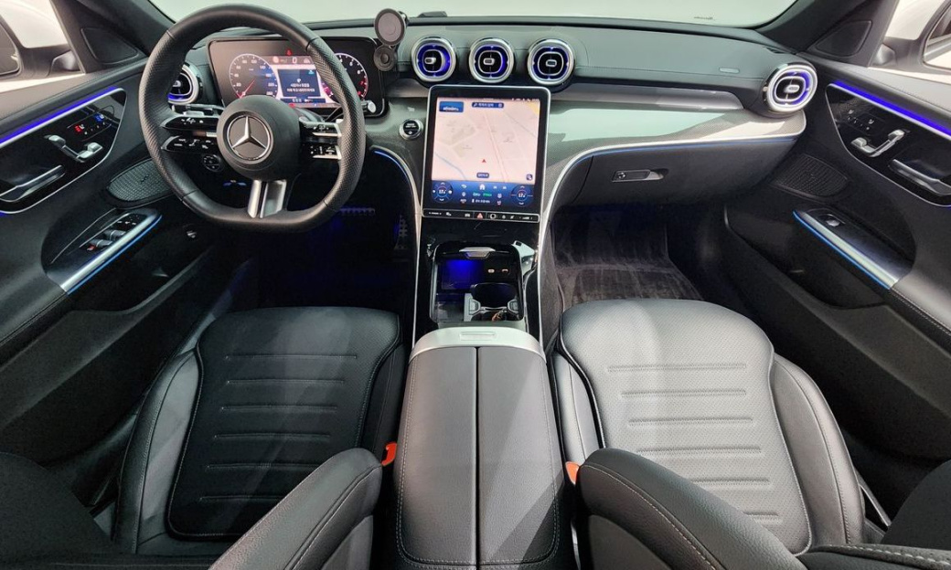 Mercedes-Benz C-Class C200 AMG Line, 2025