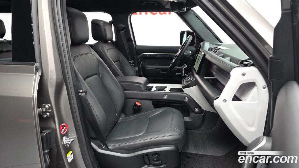 Land Rover Defender 110 P300 X-Dynamic SE, 2025