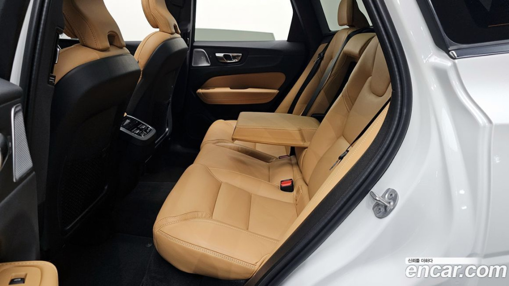 Volvo XC60 B5 Ultimate Bright, 2024