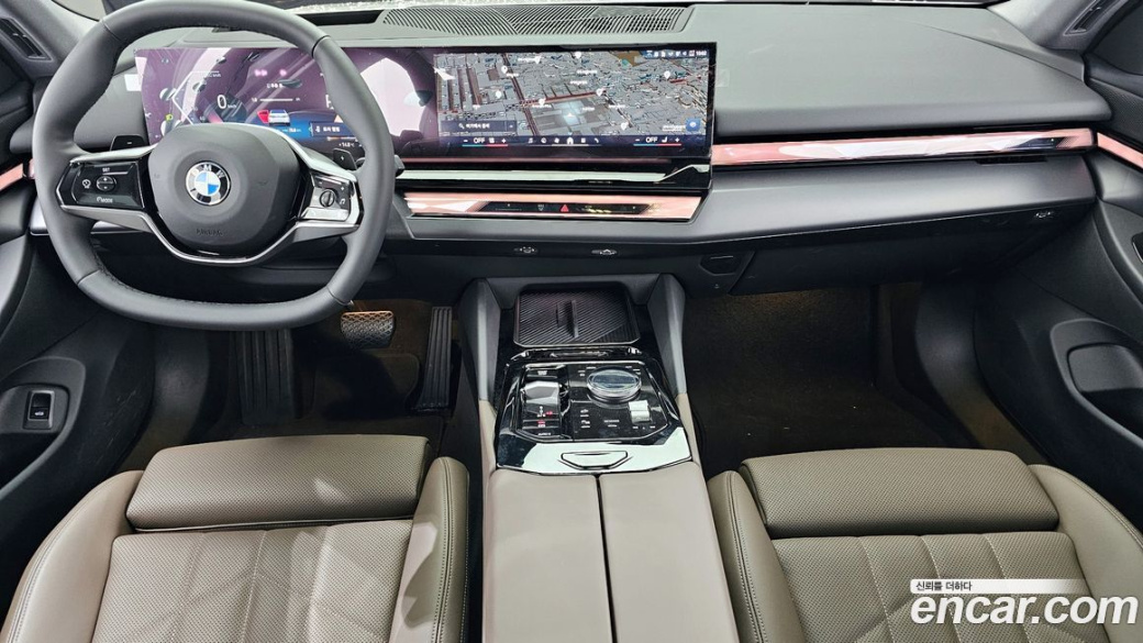 BMW 5-Series 520i, 2025