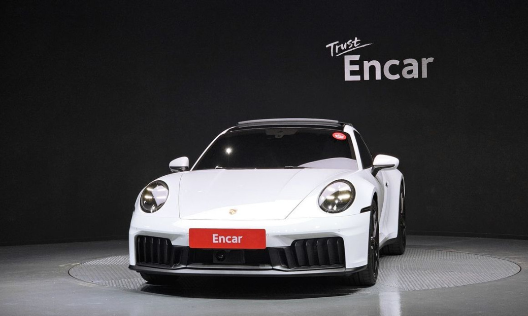 Porsche 911 Carrera 4 GTS, 2026