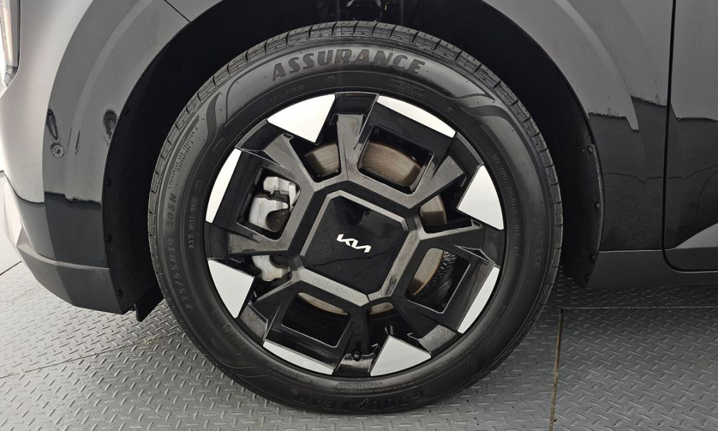Kia Carnival 9-Seater Prestige, 2025