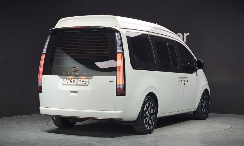 Hyundai Staria 4WD Lounge 9-Seater, 2023